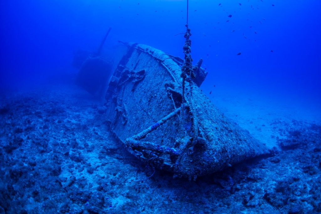 沈没船エモンズ(USS Emmons)・船首からの全景